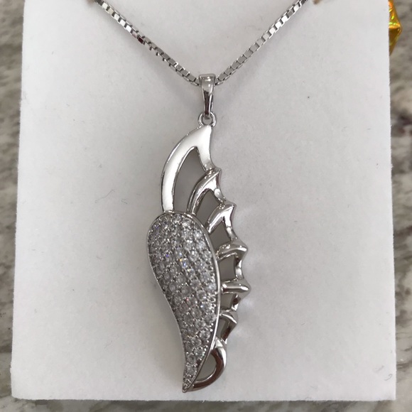 Pendant and earrings set - Picture 2 of 3